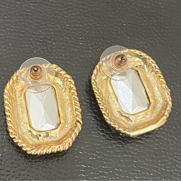 Unsigned Vintage Red Cushion Cut Red Rhinestone Ornate Gold-tone Earrings 15.7g - Picture 11 of 12